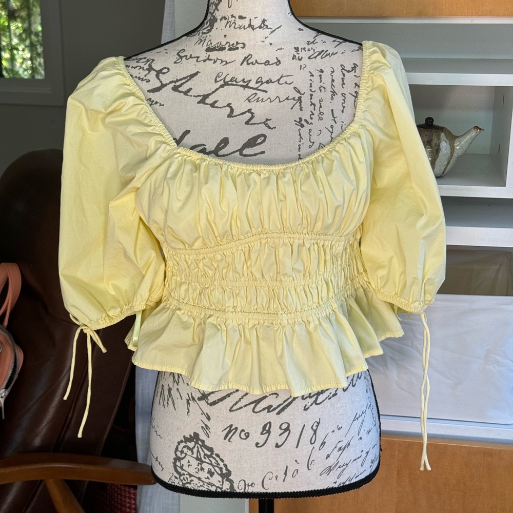 Staud Faye cropped smock top size 8. Beautiful buttery yellow fun and flirty.